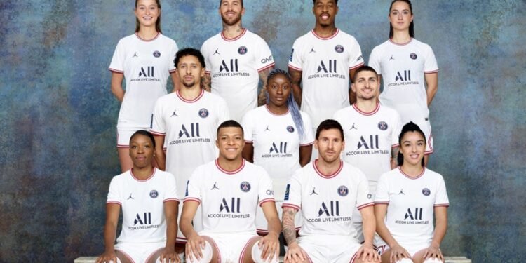 Messi presentó la nueva camiseta del PSG inspirada en Michael Jordan