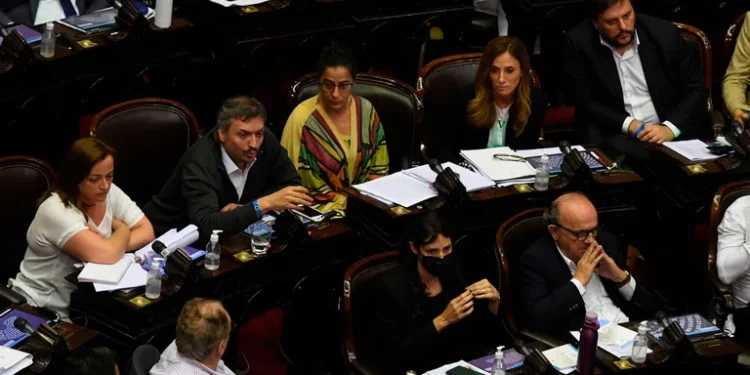 El kirchnerismo quiere otro impuesto para los argentinos que tienen bienes y activos en el exterior