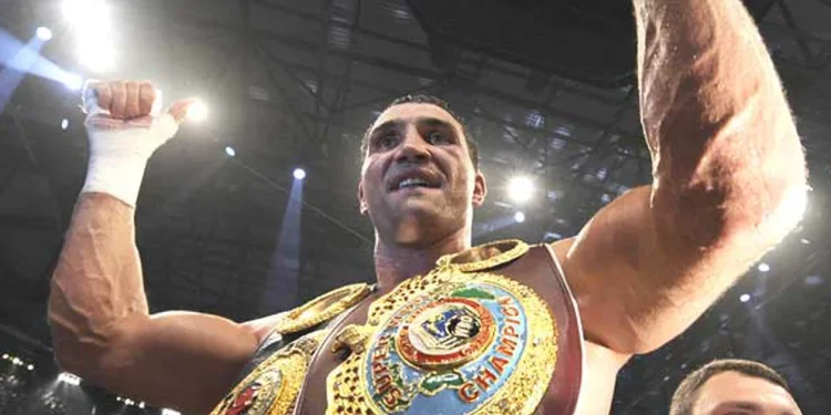 Fue campeón mundial de los pesos pesados, noqueó a la Mole Moli y se alistó al ejército de Ucrania para repeler la invasión de Rusia