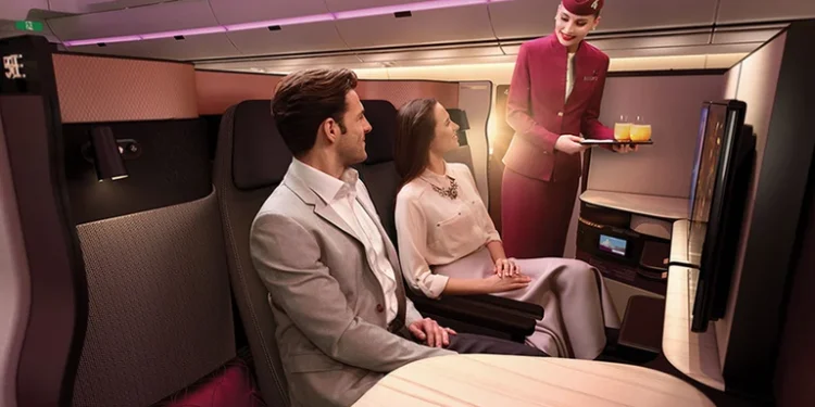 La aerolínea que patrocina al Mundial quiere emplear a argentinos dispuestos a emigrar: qué perfiles busca y cuánto paga