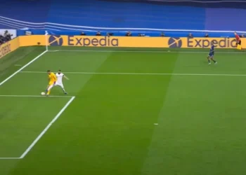 La lupa sobre la polémica que cambió la serie de Champions League entre Real Madrid y PSG: ¿hubo falta de Benzema a Donnarumma en el primer gol?