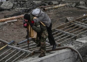 Toque de sirenas en Kiev, mientras miles de civiles huyen de otras ciudades