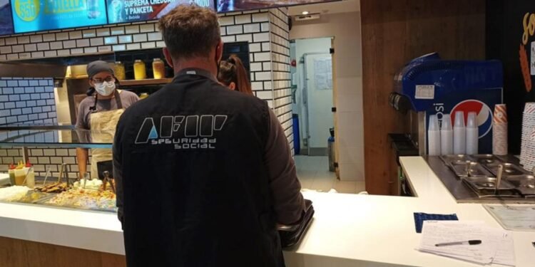 La AFIP detectó incumplimiento laboral en locales gastronómicos de shoppings