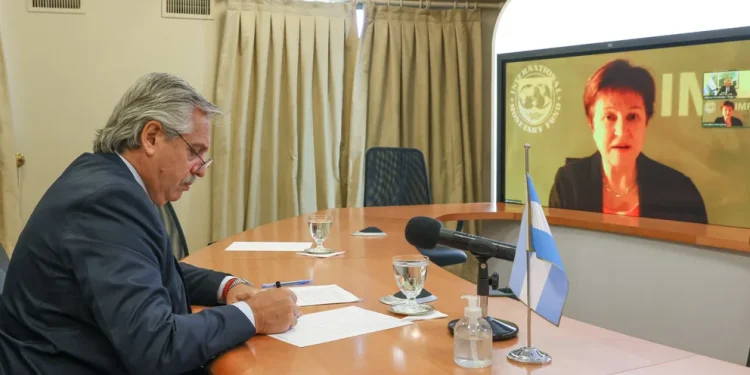 El Gobierno cree tener los votos para aprobar el acuerdo con el FMI en el Senado pero aguarda por los movimientos políticos de Cristina Kirchner