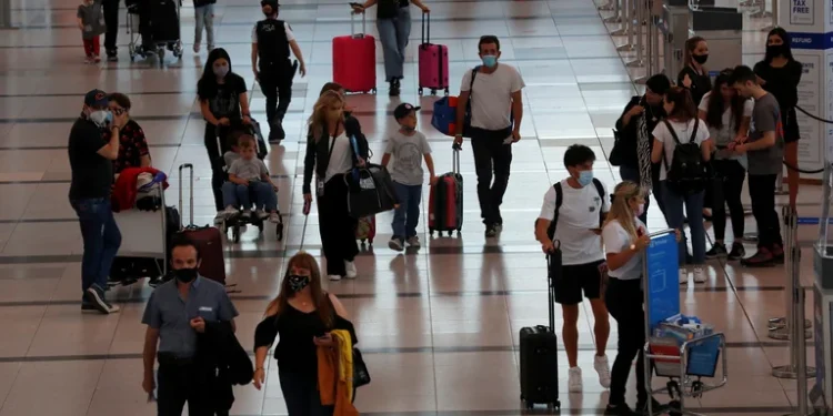 Pese a la prohibición de cuotas, la salida de dólares por turismo se reactivó y volvió a niveles prepandemia