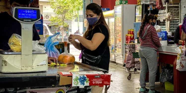 Inflación: según consultoras, en febrero los alimentos volvieron a dispararse con subas que superaron el 5%