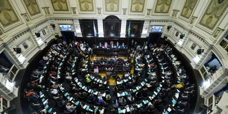 Axel Kicillof abrió las sesiones con críticas a la oposición, su “repudio al Fondo Monetario” y medidas a seis años