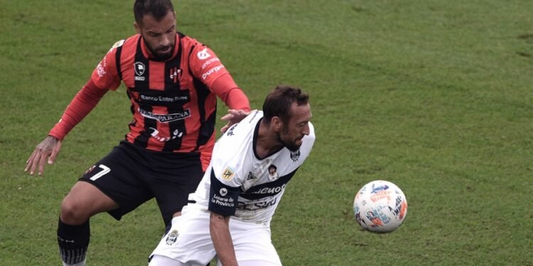 Gimnasia visita a Patronato con la misión de ganar y soñar con avanzar