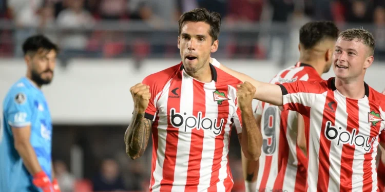 Estudiantes de La Plata goleó 4-1 a Vélez Sarsfield en su debut en la Copa Libertadores