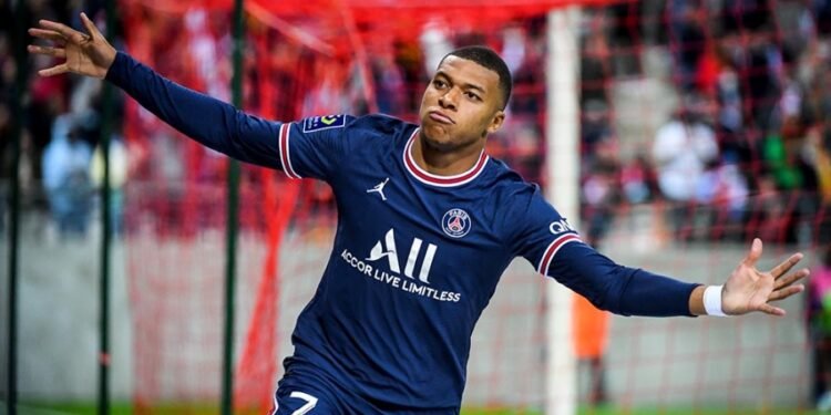 Mbappé anunciará este domingo si continúa en el PSG