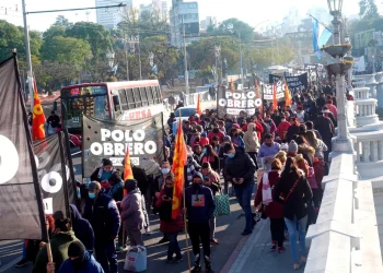 Denunciaron por extorsión a dirigentes del Polo Obrero por quedarse con el 2% de los haberes que reciben los beneficiarios del Potenciar Trabajo