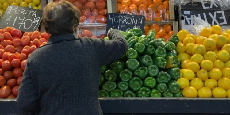 La inflación de junio fue de 5,3% y alcanzó un 64% en los últimos 12 meses