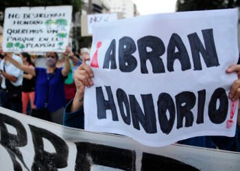 Protesta en Caballito tras la habilitación al GCBA para reanudar la obra del Parque Lineal