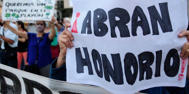 Protesta en Caballito tras la habilitación al GCBA para reanudar la obra del Parque Lineal