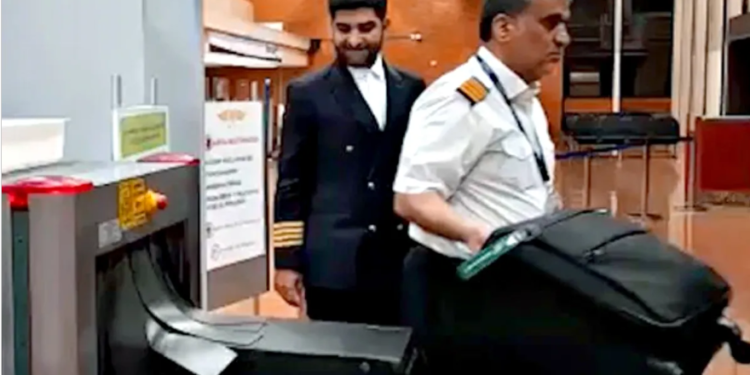 Avión venezolano-iraní: la Justicia autorizó la salida del país de los cinco tripulantes que quedaban retenidos