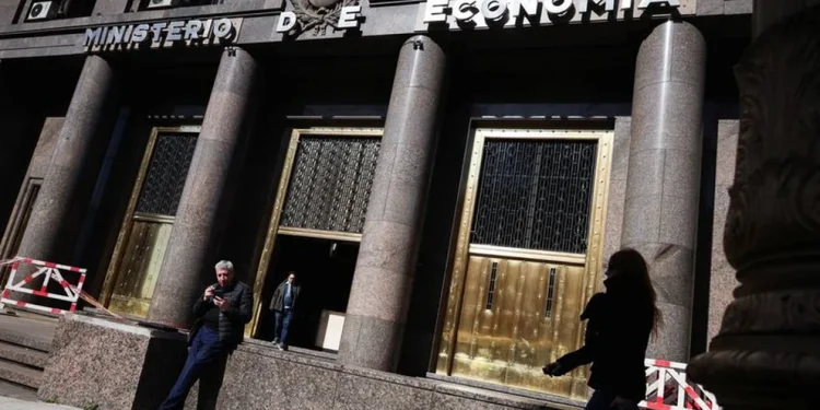 El Gobierno pagó USD 1.000 millones de intereses y le dio más impulso al rally de activos financieros argentinos