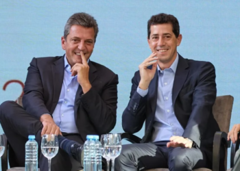 Sumido en la incertidumbre, el kirchnerismo especula con dos hipótesis: una candidatura de Massa o una PASO con De Pedro