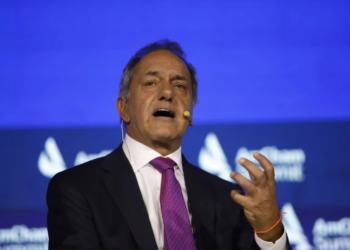 Scioli profundiza el armado bonaerense, asume el desafío de Massa y relativiza el pedido de los gobernadores