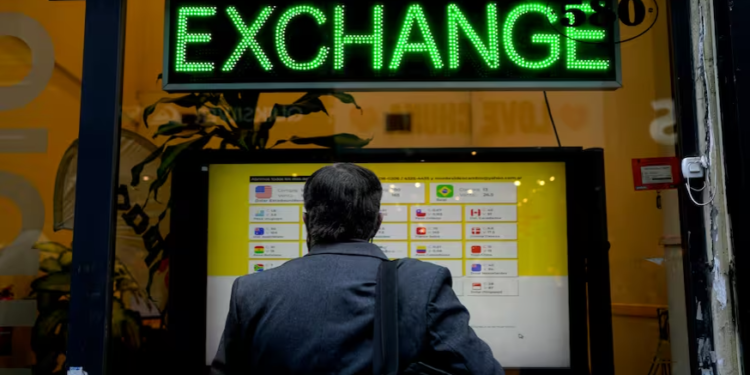 Una nueva norma del Banco Central aumenta la regulación sobre las casas de cambio