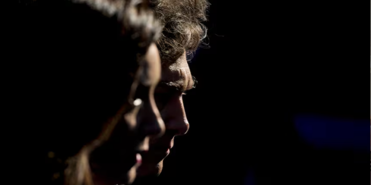 Otro revés para Milei: la oposición rechazó el DNU que aumentó los gastos reservados de la SIDE