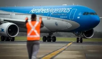 El Gobierno le sacó otro privilegio a Aerolíneas Argentinas y sus empleados