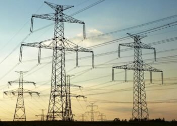 El gobierno de Axel Kicillof anunció un aumento en la luz que será del 8% en promedio, variable según el consumo y la categoría del usuario
