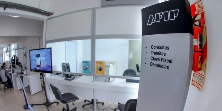 Comienzan las protestas y movilizaciones tras el cierre de la AFIP