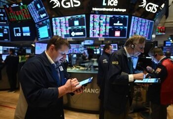 Mercados Hoy: Bonos y acciones operan en alza, el dólar sigue bajo control y el riesgo país sigue en baja en un marco de gran optimismo por la evolución del programa económico del Gobierno.