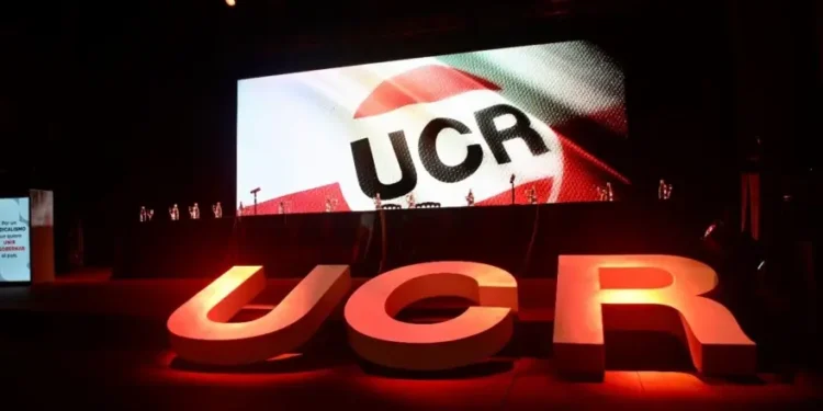 El bloque de la Unión Cívica Radical se separa en dos bancadas y ya oficializó su nuevo nombre: “Democracia para Siempre”