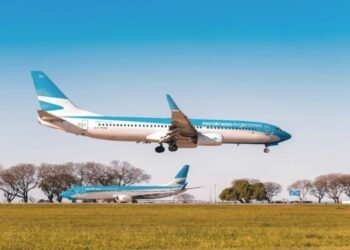 Milei afirmó que si no consigue privatizar Aerolíneas Argentinas la entregará a los empleados