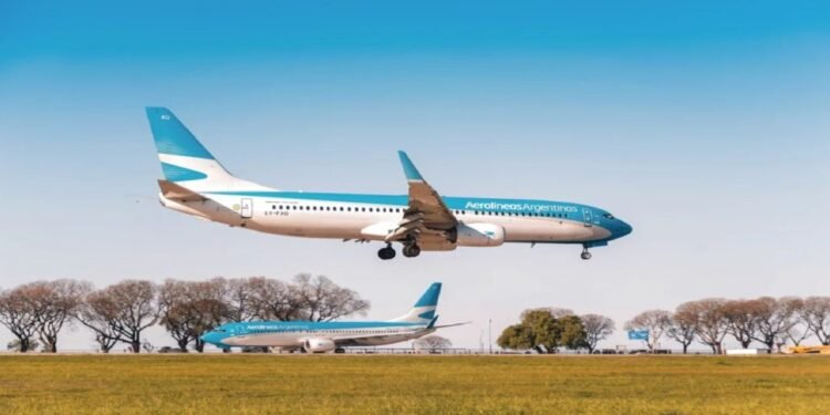 Milei afirmó que si no consigue privatizar Aerolíneas Argentinas la entregará a los empleados