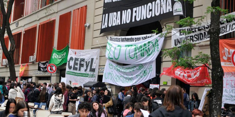 Siguen las tomas en varias facultades de la UBA