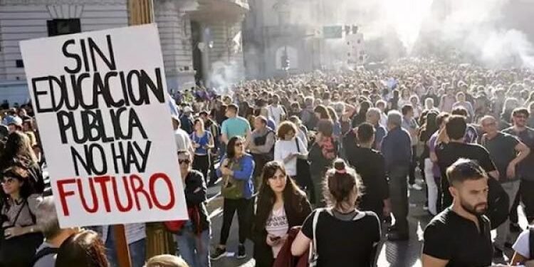 Conflicto Universitario: El paro universitario tuvo una importante adhesión en su primer día