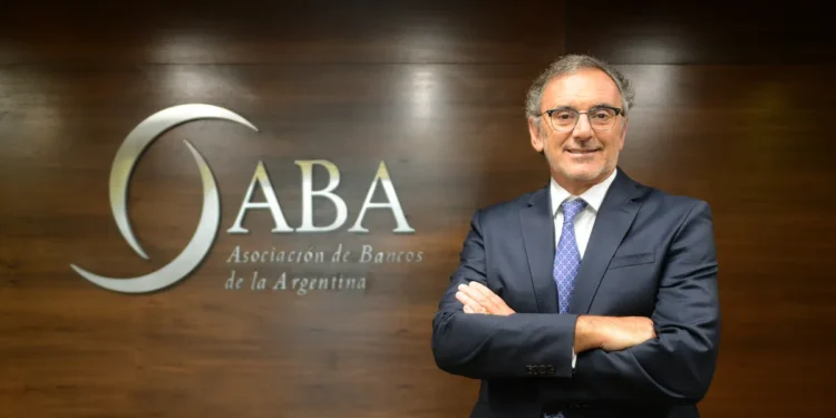 Según el presidente de ABA, Claudio Cesario “hay tantos billetes de pesos que se podrían dar 43 vueltas a la Tierra”