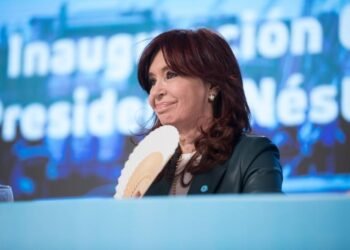 A horas de asumir como presidenta del Partido Justicialista Nacional, CFK volvió a Avellaneda para marcarle la cancha a un intendente cercano al gobernador bonaerense, Axel Kicillof.
