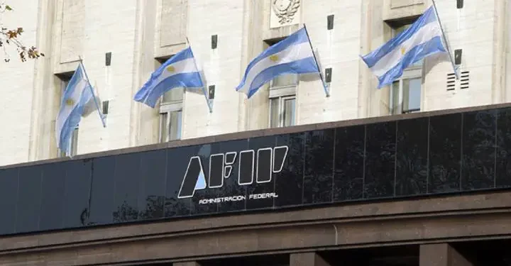 Una persona puede pagar hasta 51 impuestos por año en la Argentina, los top 3 IVA, ingresos brutos y la Tasa por Inspección, Seguridad e Higiene