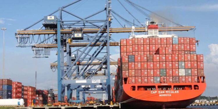 El Ministerio de Economía anunció que amplían a US$ 3.000 el límite para importaciones eventuales