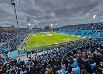 Legisladores porteños buscan impulsar un proyecto para prohibir el ingreso a los estadios a los deudores alimentarios