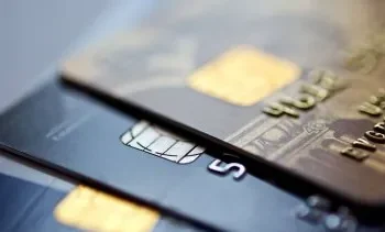 El Gobierno eliminó desde este lunes 23 de diciembre el Impuesto PAIS aunque dejó vigente un 30% de percepción de Ganancias y Bienes Personales para los gastos en dólares con tarjeta