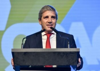 El ministro de Economía confirmará hoy uno de los pagos más importantes del año: U$S 4.700 millones.
