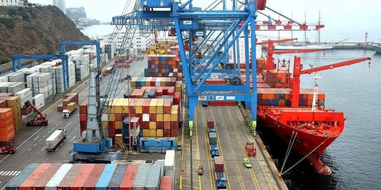 Se espera un abultado superávit comercial de bienes -base devengado-, aunque menor al de 2024