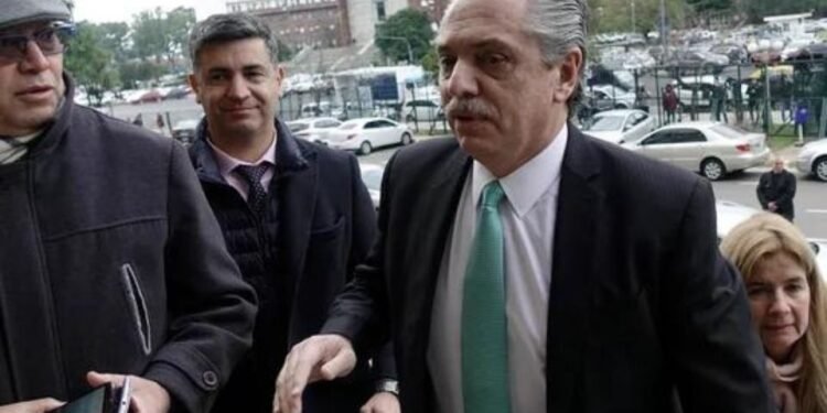 Causa Seguros: Alberto Fernández se presentó en Comodoro Py