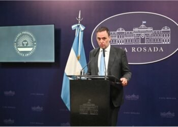 El Gobierno avanza con la motosierra y cierra la Dirección Nacional de Publicidad Oficial