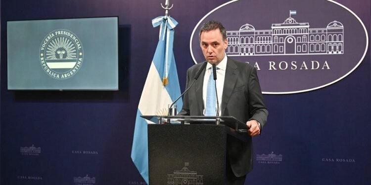 El Gobierno avanza con la motosierra y cierra la Dirección Nacional de Publicidad Oficial
