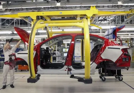 Las automotrices se reunieron con el Gobierno para analizar los alcances de las últimas medidas para el sector