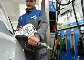Nuevo aumento de la nafta: cuánto costará llenar el tanque en marzo