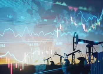 El petróleo se derrumba más de 4% y toca mínimos de 2021