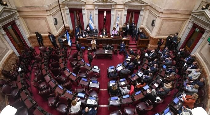 Diputados de Unión por la Patria denunciaron penalmente a Javier Milei por el acuerdo con el FMI por DNU