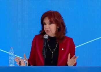 Kirchner ataca políticas del FMI