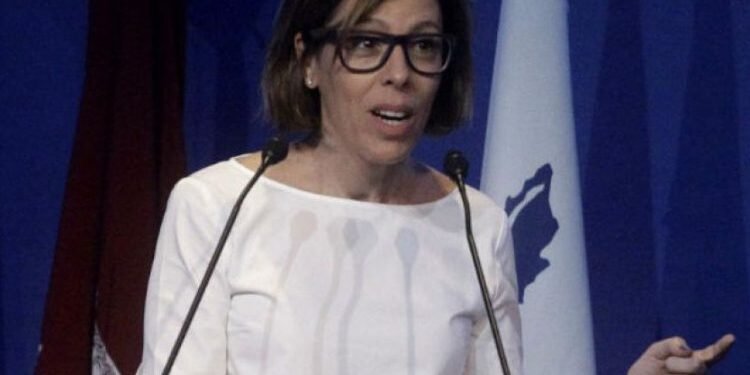 Alonso califica a Adorni de “muñequito”